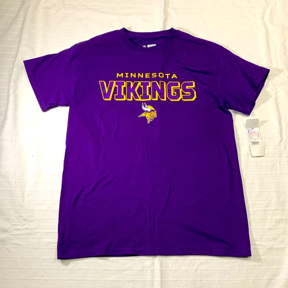 Men’s Minnesota Vikings Short Sleeve Shirt. Size M. NFL Branded Apparel. Purple.